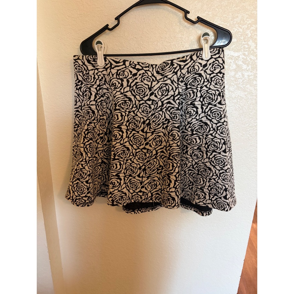 H&M Divided Rose Floral Skater Mini Skirt Textured Black White Zip Up Size L